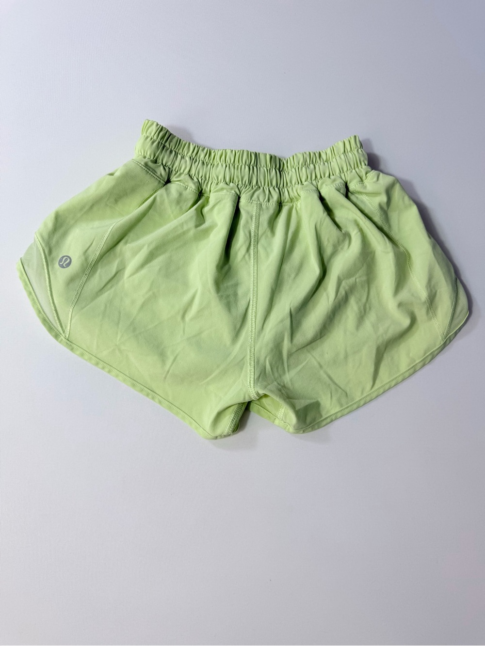 Lululemon Athletica Women’s Size 0 Lime Green Hotty Hot Mid Rise 9” Shorts